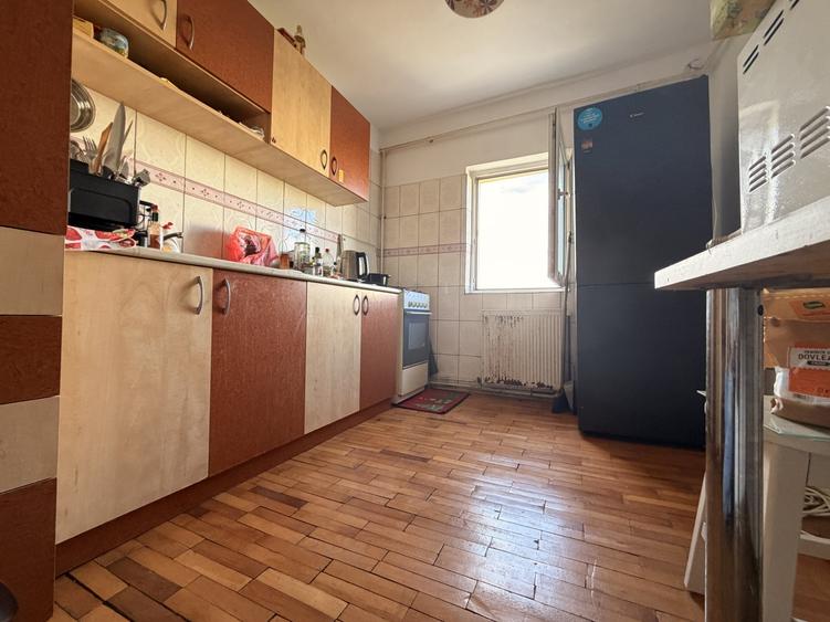 Apartament cu 2 camere semidecomandat, mobilat în Soarelui