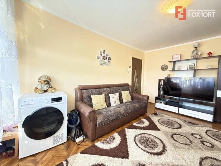 Apartament cu 4 camere semidecomandat în Cetății