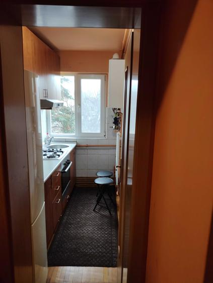 Apartament cu 3 camere semidecomandat în Cetății