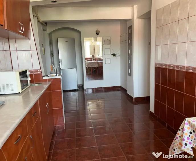 Apartament cu 3 camere decomandat în Nicolae Titulescu