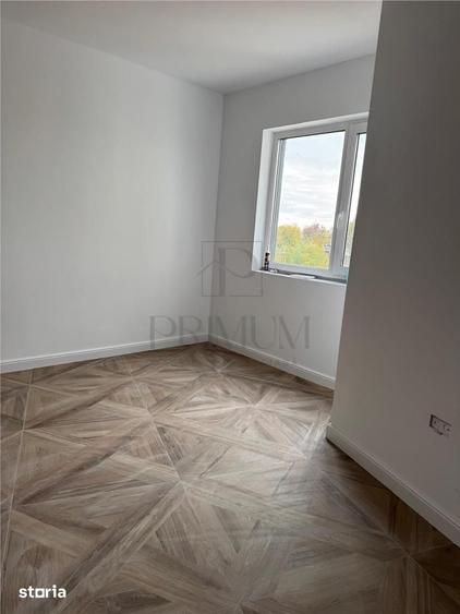 Apartament cu 3 camere decomandat în Plopi