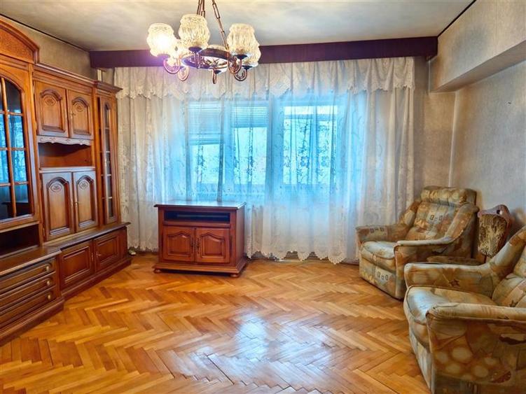 Apartament cu 3 camere decomandat în 1 Mai