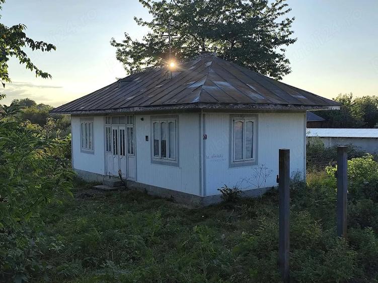 Casă cu 2 camere cu Teren 1000 Mp în Tudora