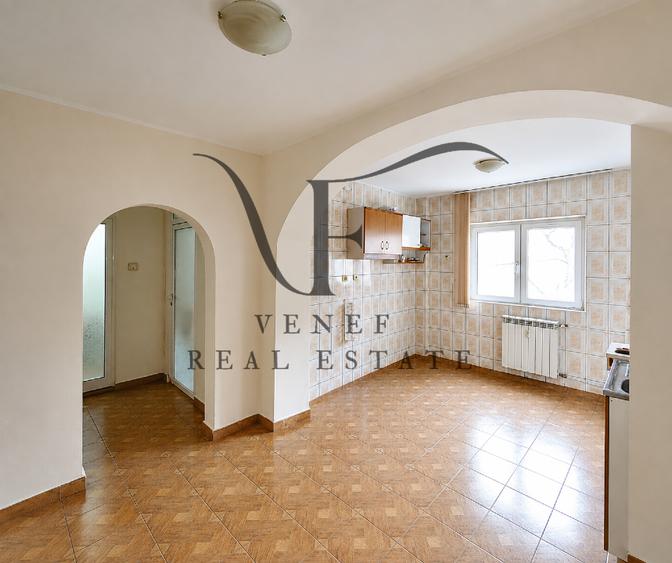 Apartament cu 3 camere semidecomandat în Iancului