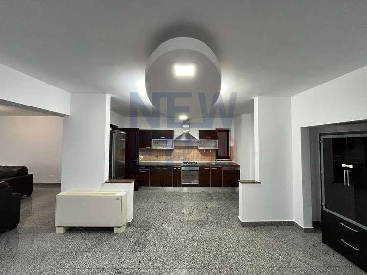 Apartament cu 5 camere decomandat, mobilat în Aviatorilor