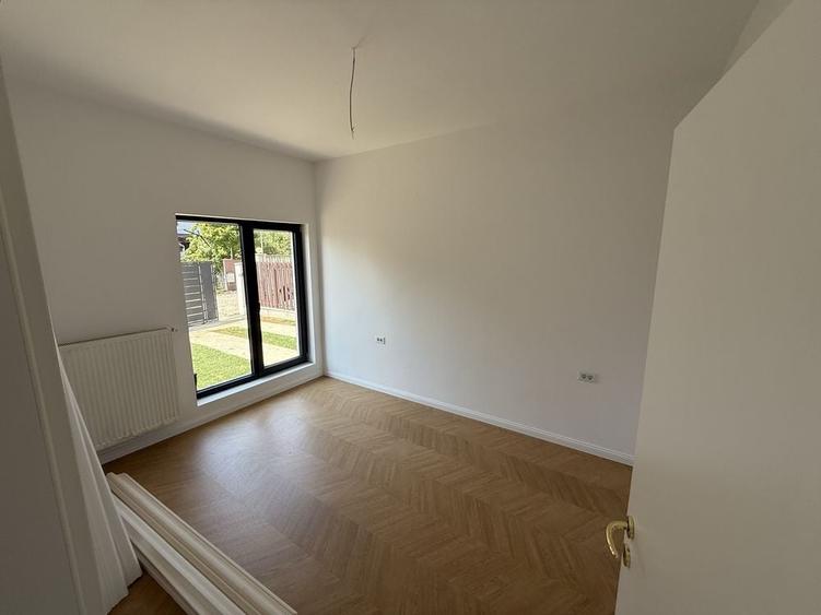 Casă cu 4 camere în Fundeni