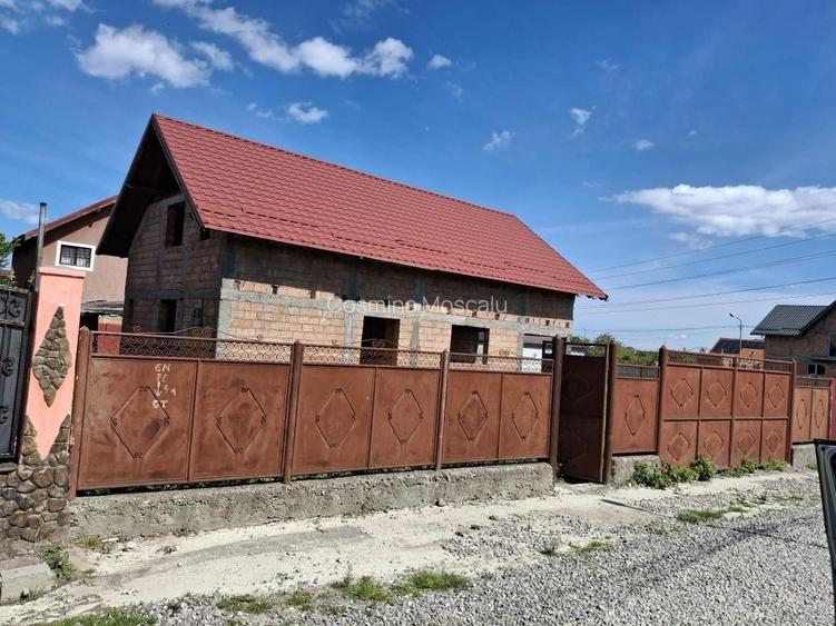 Casa de vanzare la rosu