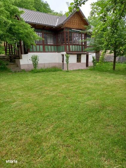 Casă cu 2 camere cu Teren 6420 Mp în Lipănești