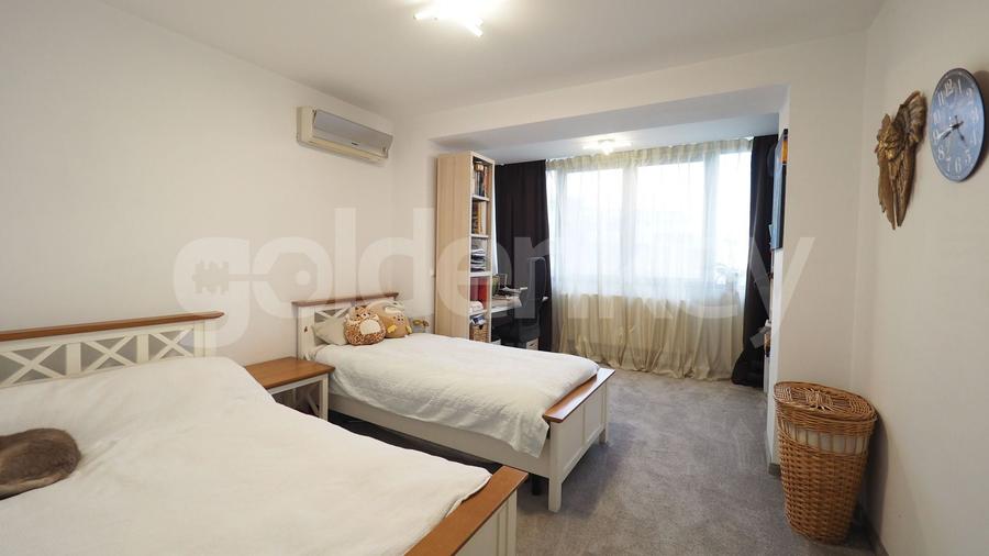 Apartament cu 4 camere semidecomandat, mobilat în Băneasa