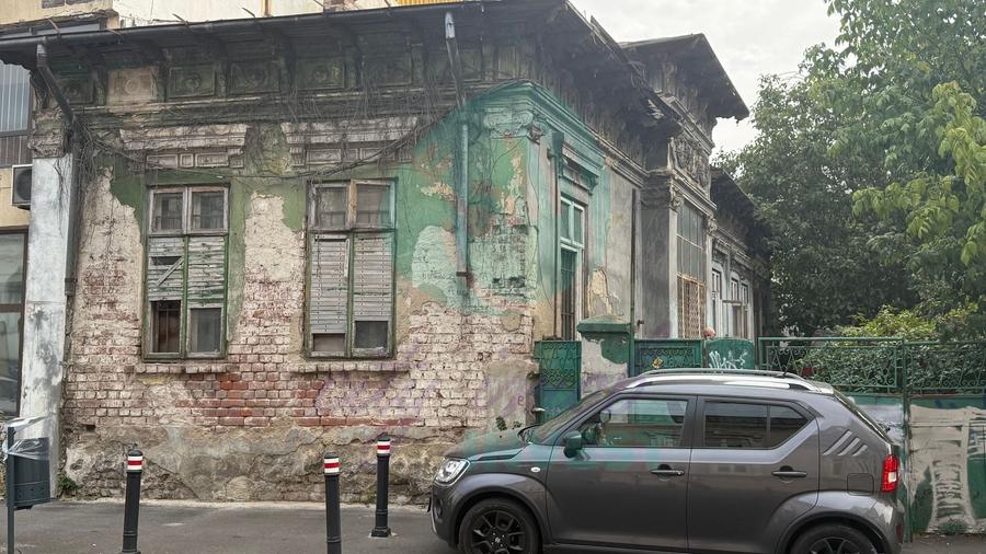 Casă individuală cu 4 camere cu Canalizare în Pache Protopopescu