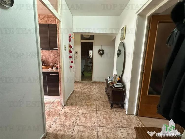 Apartament cu 3 camere decomandat în Aviației