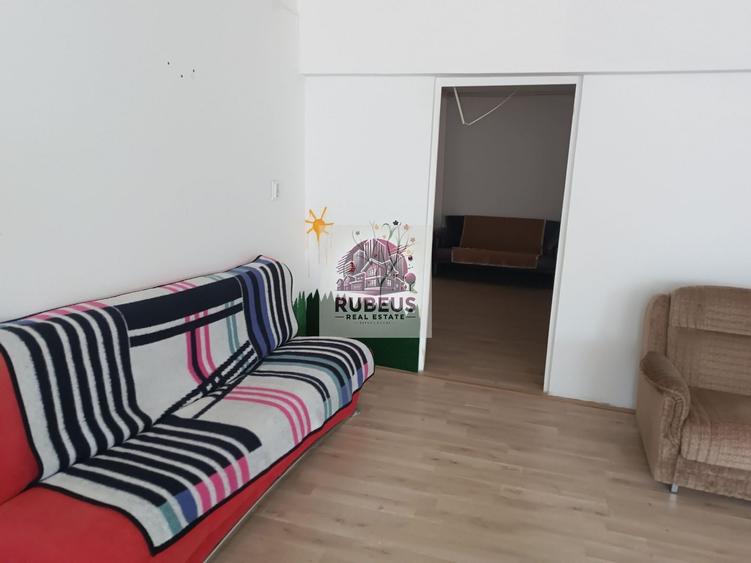 Casă individuală cu 9 camere cu Canalizare în Mărăcineanu