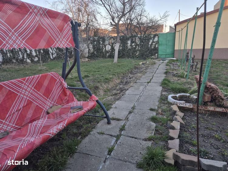 Casa cu 2 camere, Teren 301 mp, acces curte comuna , Pret redus - 6