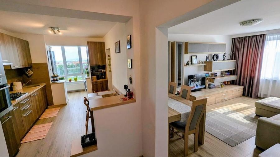 Apartament cu trei camere -decomandat - 4