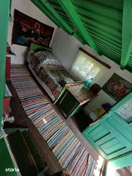 De vanzare casa batraneasca in comuna Valea Ursului , teren 2600mp - 5