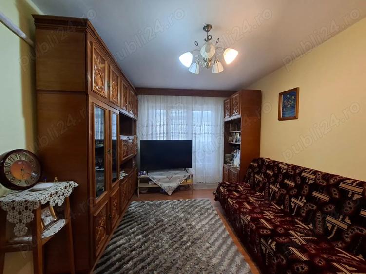 Zona Orizont - 3 camere semidecomandat balcon mobilat centrala etaj 2 - 5