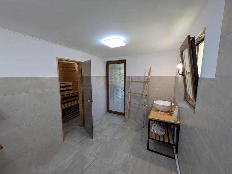 Casă de vânzare  - 14