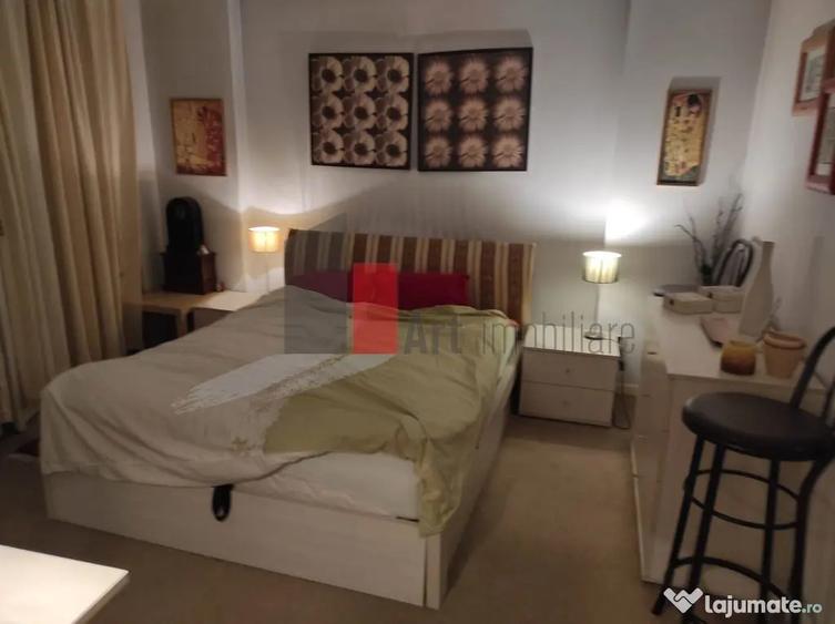 Apartament cu 3 camere semidecomandat în Universitate