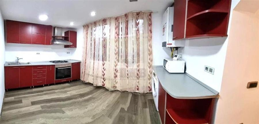 Casă individuală cu 4 camere cu Garaj în Gușterița
