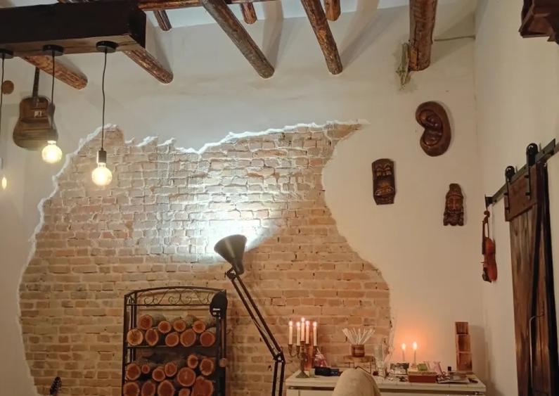 Domeniu cu case ?i 2,4 hectare intravilan. Casian - 2