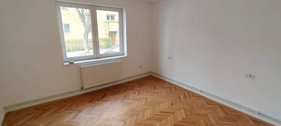 Casa renovata cu curte si garaj - 5