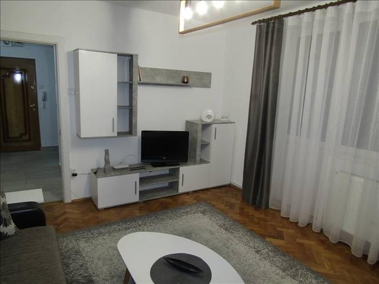 Apartament de închiriat – Zona Cedonia, etaj 1/4 - 2