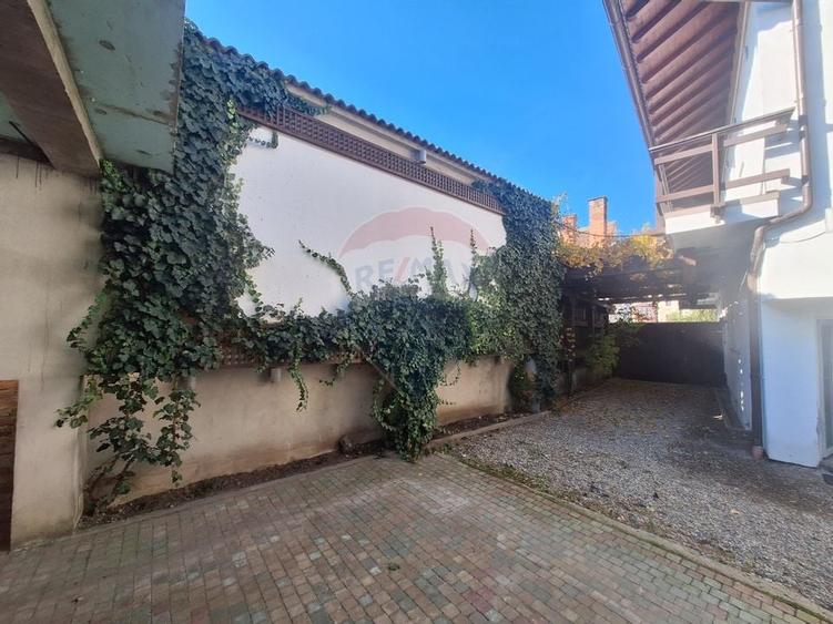 Apartament  la vila, cu 5 camere de vânzare în zona Turnisor - 17