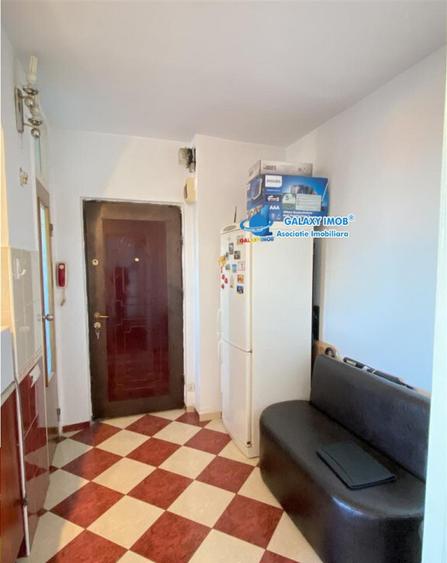 Garsoniera mobilata | bloc mixt vis a vis Mega Mall - 2