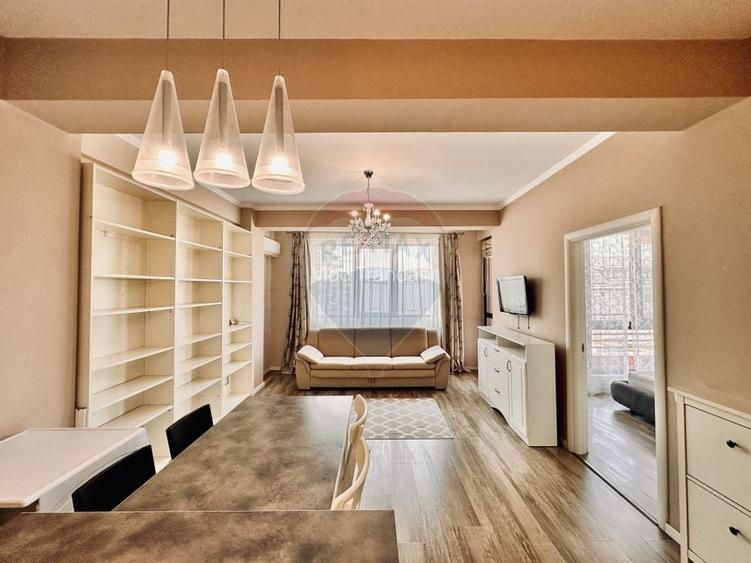Apartament cu 3 camere semidecomandat, mobilat în Dămăroaia