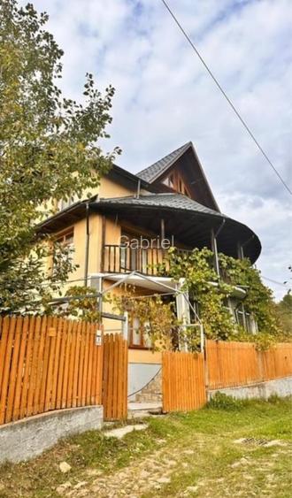 Vila parter+2 etaje, 270 mp, 11 camere plus Teren