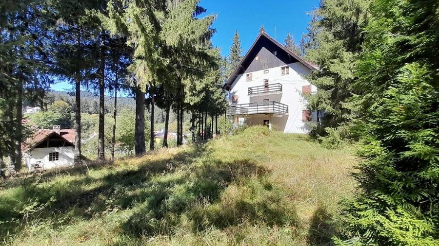 Pensiune in stilul arhitectural al cabanelor austriece, 5000 mp, teren - 1