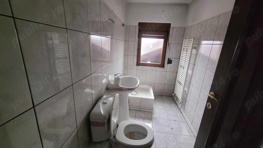 Imobil cu 3 case:C1 -3 nivele;C2-2nivele;C4-1 nivel;C3;C5;Piscina;Foisor - 18