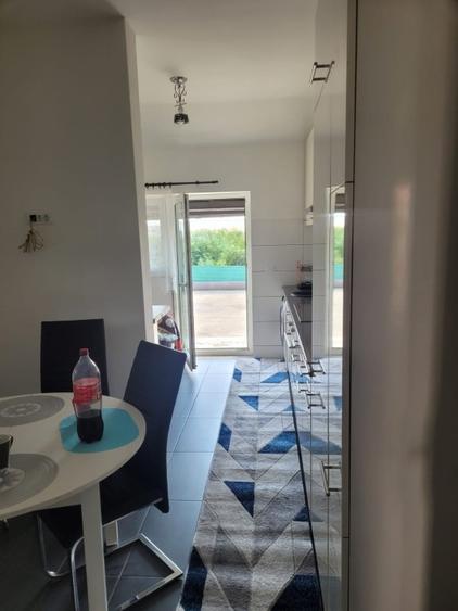 Casă de vânzare renovată complet interiorul exterior - 6