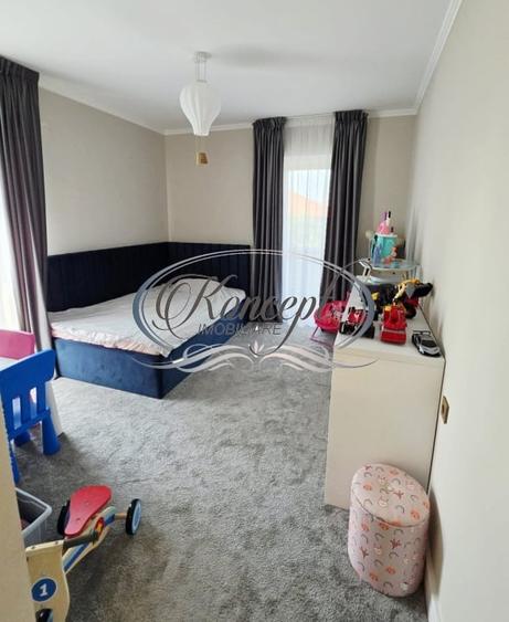 Apartament cu 4 camere semidecomandat, mobilat în Borhanci