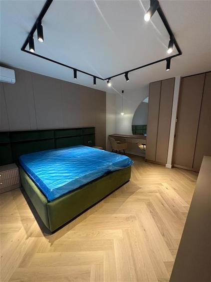 Apartament cu 4 camere semidecomandat, mobilat în Iancu Nicolae