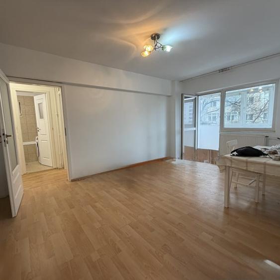 3 camere| Drumul taberei | Bloc 1983 | Metrou 1 Mai | 8 min - 2