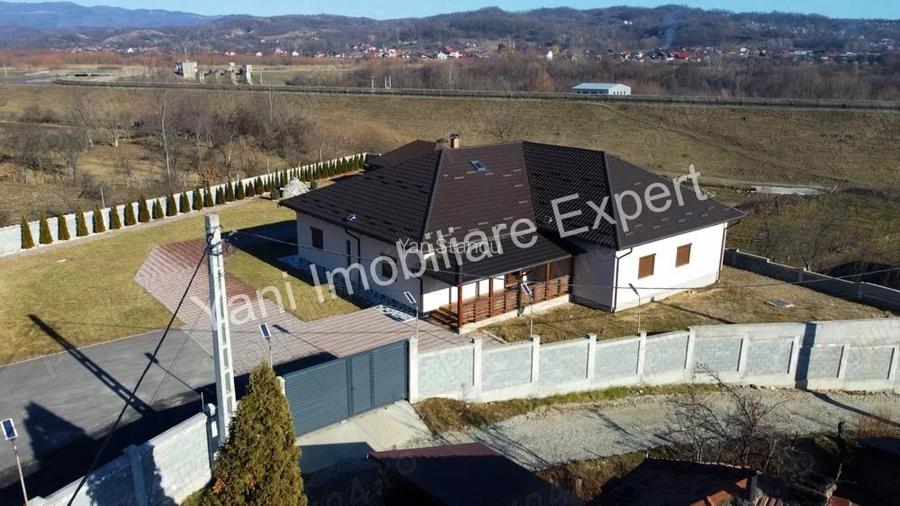 Casa de vanzare in comuna Albe?tii de Arge?, sat Dobro?u, jude? Arge?.