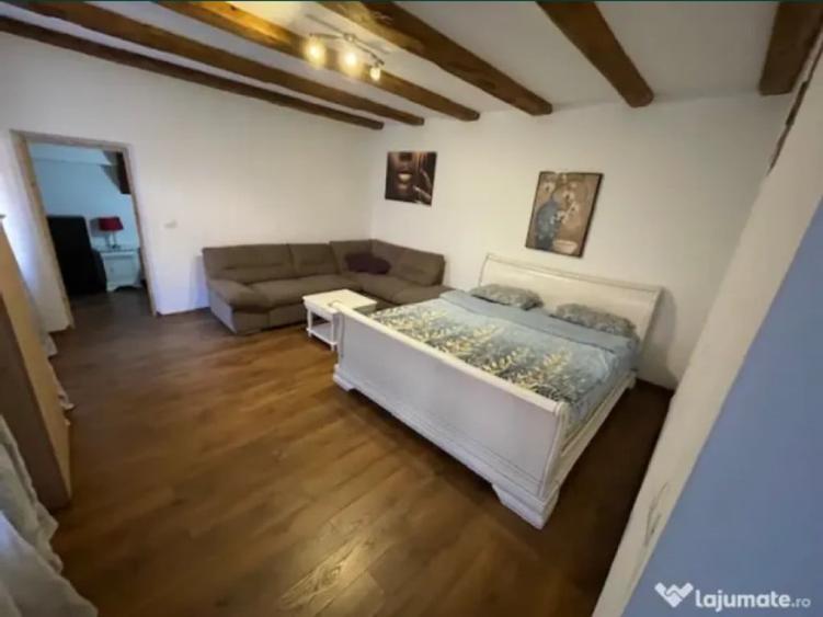Apartament cu 2 camere semidecomandat în Centrul Istoric