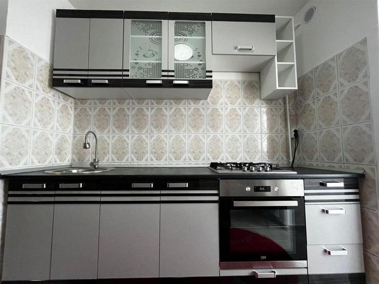 Galata - LIDL , 2 camere decomandat cu geam la baie - 3