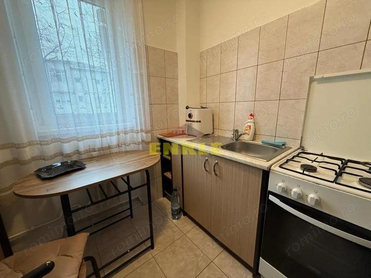 Vanzare apartament cu suprafa?a totala de 50 mp, zona Scolii 7 - 8