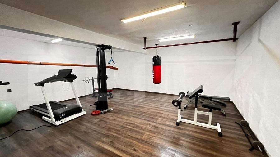 Casa la rosu 4 camere, 169mp, piata Pacurari - 1