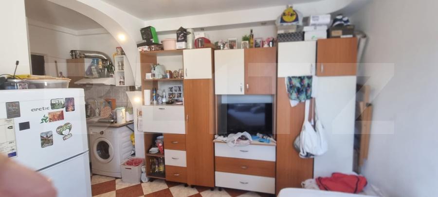 Garsoniera cu baie si geam mare  - scara foarte ingrijita - 5