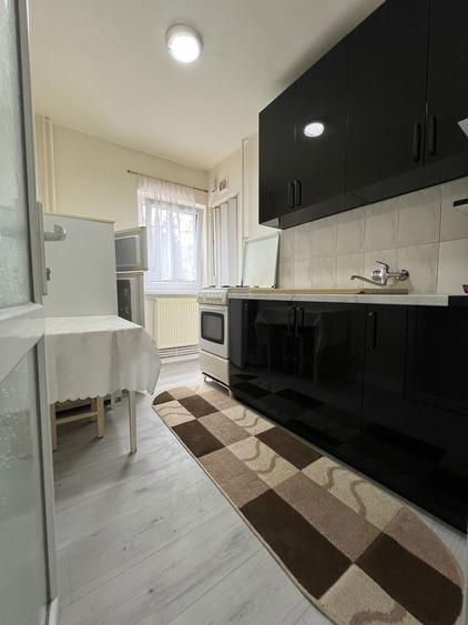 Inchiriez garsoniera confort 1 sporit etaj 1 str.22 decembrie - 1