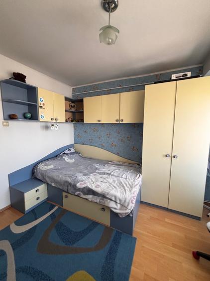 Apartament cu 3 camere decomandat în Rolast