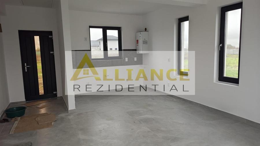 Casă individuală cu 3 camere cu Canalizare în Berceni