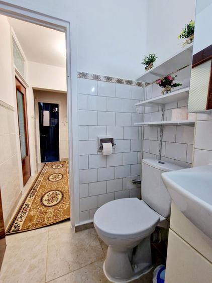 Apartament cu 3 camere decomandat în Drumul Carului