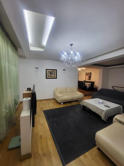 Apartament cu 5 camere în Decebal