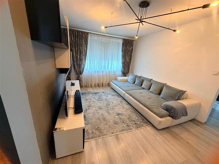 Apartament cu 3 camere decomandat, mobilat în Alexandru cel Bun