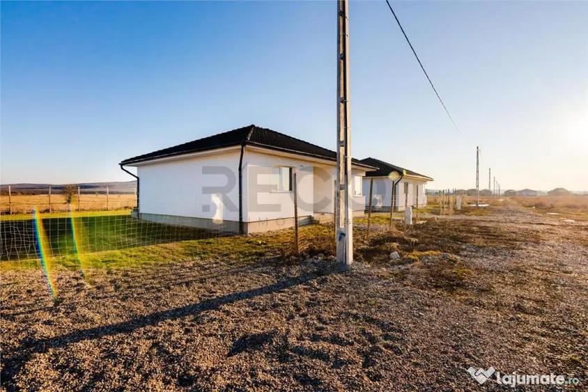 Casă cu 3 camere cu Canalizare în Rontău