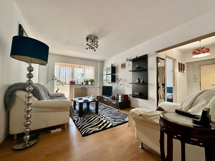 Apartament cu 3 camere semidecomandat, mobilat în Militari